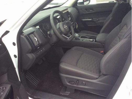 2025 Nissan Pathfinder SV 4WD