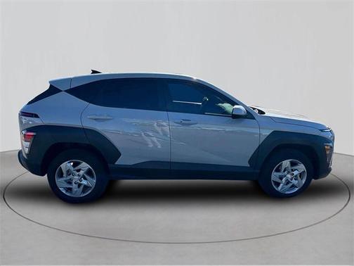 2025 Hyundai KONA SE