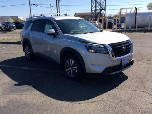2025 Nissan Pathfinder SL 4WD