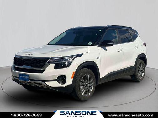 Clear White/Black Roof 2023 Kia Seltos S