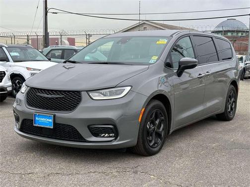 2023 Chrysler Pacifica Hybrid Touring L