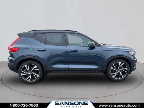 2022 Volvo XC40 T5 R-Design