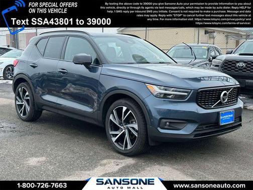 2022 Volvo XC40 T5 R-Design