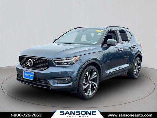 2022 Volvo XC40 T5 R-Design