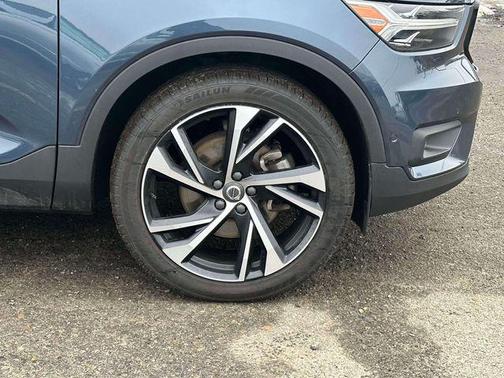 2022 Volvo XC40 T5 R-Design