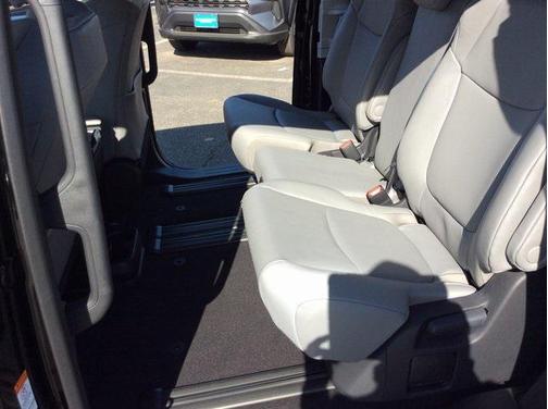 2025 Toyota Sienna XLE 8 Passenger