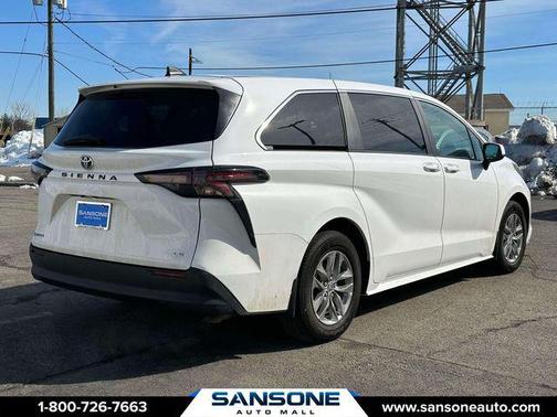 2025 Toyota Sienna LE