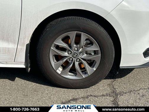 2025 Toyota Sienna LE