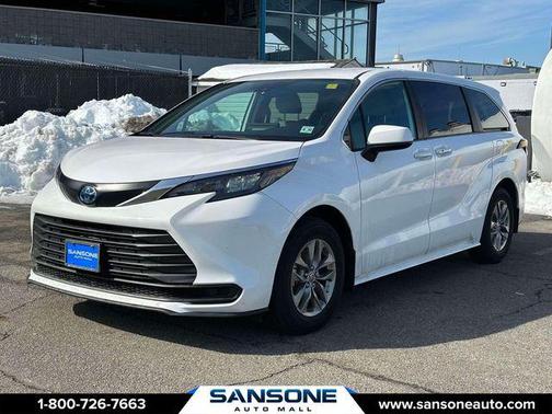 2025 Toyota Sienna LE
