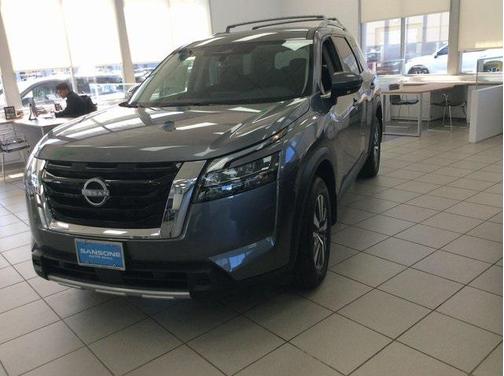 2025 Nissan Pathfinder SL 4WD
