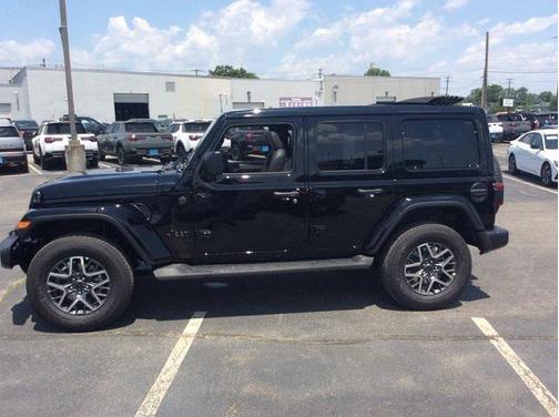 2025 Jeep Wrangler 4-Door Sahara 4x4