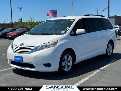 2017 Toyota Sienna LE