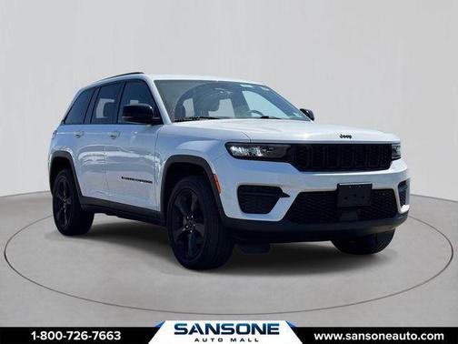 Bright White Clearcoat 2023 Jeep Grand Cherokee Altitude