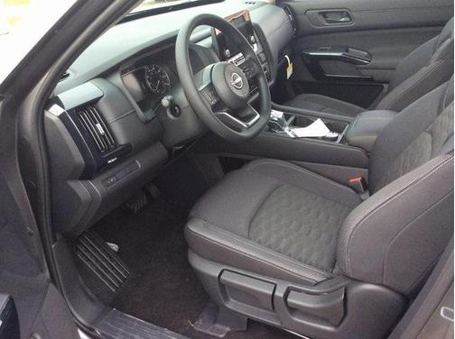 2025 Nissan Pathfinder S 4WD