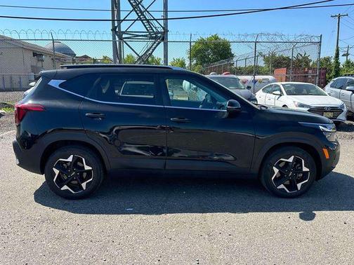 Fusion Black 2024 Kia Seltos EX