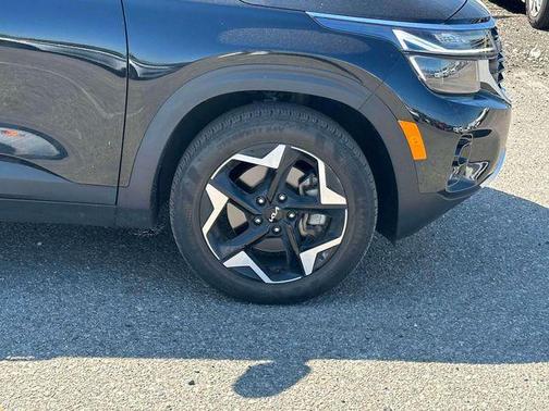 Fusion Black 2024 Kia Seltos EX