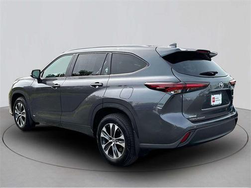 2025 Toyota Highlander Hybrid XLE
