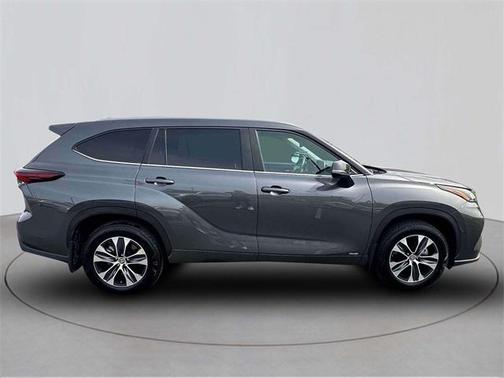 2025 Toyota Highlander Hybrid XLE