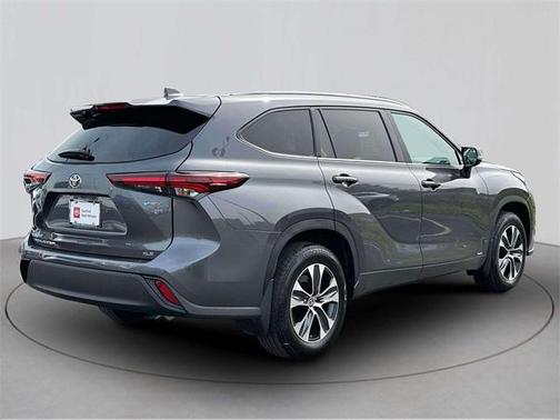 2025 Toyota Highlander Hybrid XLE