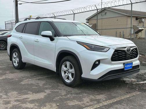 2023 Toyota Highlander LE