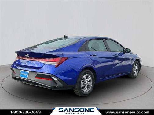 2024 Hyundai ELANTRA SE