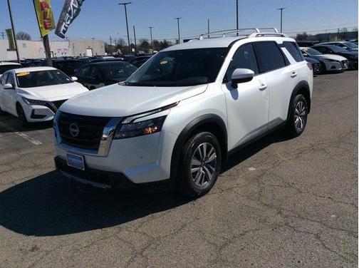 2025 Nissan Pathfinder SL 4WD