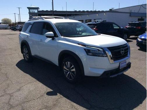 2025 Nissan Pathfinder SL 4WD