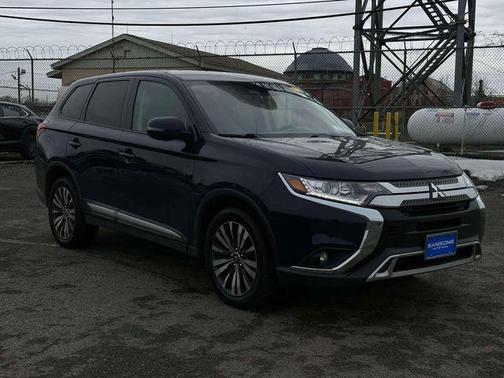 2020 Mitsubishi Outlander SE