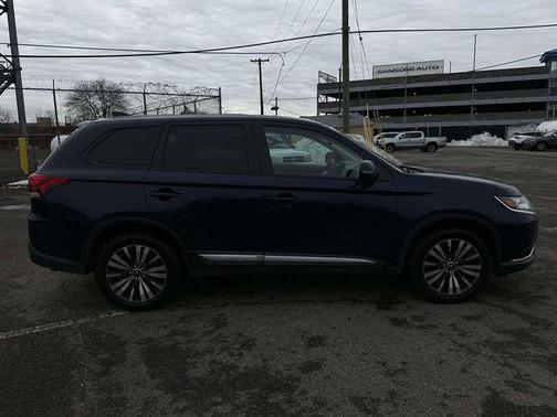 2020 Mitsubishi Outlander SE