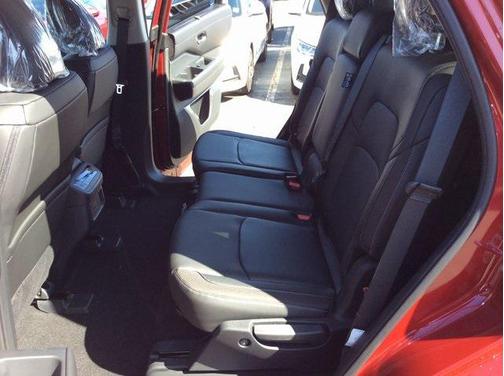 2025 Nissan Pathfinder SL 4WD