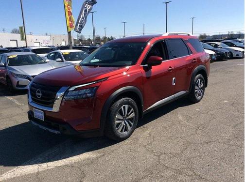 2025 Nissan Pathfinder SL 4WD