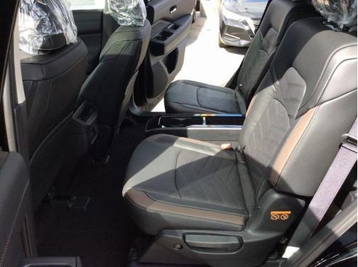 2025 Nissan Pathfinder Platinum 4WD
