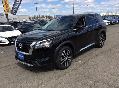 2025 Nissan Pathfinder Platinum 4WD