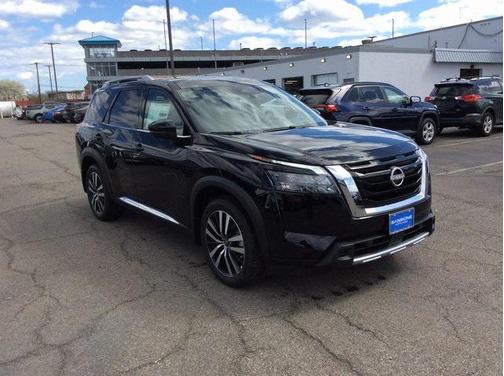 2025 Nissan Pathfinder Platinum 4WD