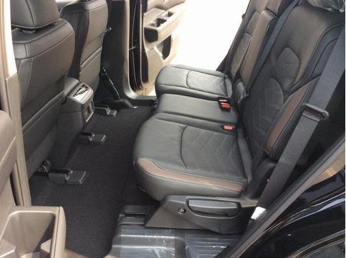 2025 Nissan Pathfinder Platinum 4WD