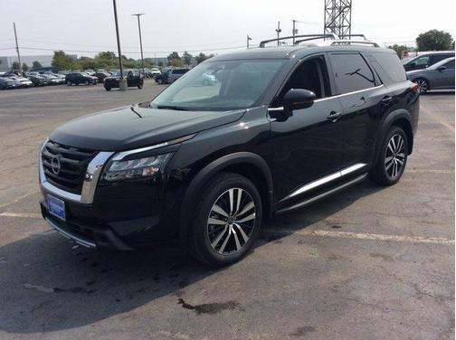 2025 Nissan Pathfinder Platinum 4WD