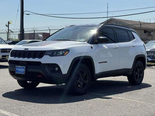Bright White Clearcoat 2023 Jeep Compass Trailhawk