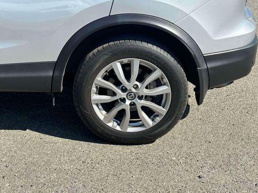Brilliant Silver Metallic 2021 Nissan Rogue Sport S
