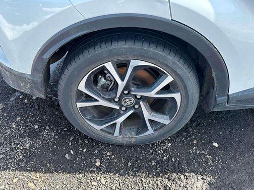 2022 Toyota C-HR XLE