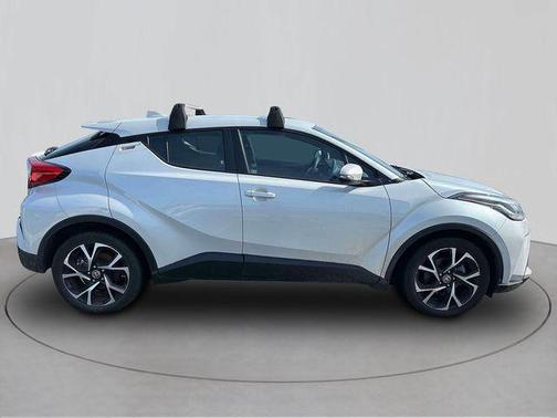 2022 Toyota C-HR XLE