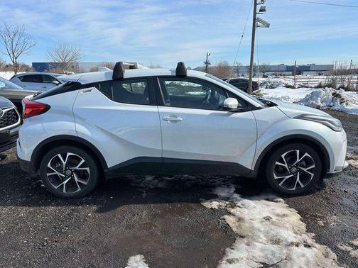 2022 Toyota C-HR XLE
