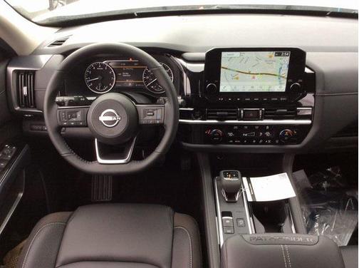 2025 Nissan Pathfinder SL 4WD
