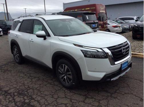 2025 Nissan Pathfinder SL 4WD