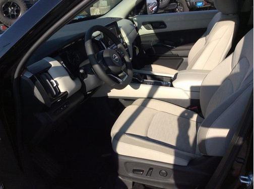 2025 Nissan Pathfinder SV 4WD