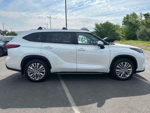 Wind Chill Pearl 2023 Toyota Highlander Platinum
