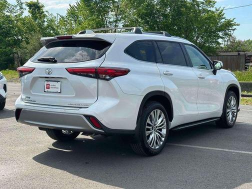 Wind Chill Pearl 2023 Toyota Highlander Platinum