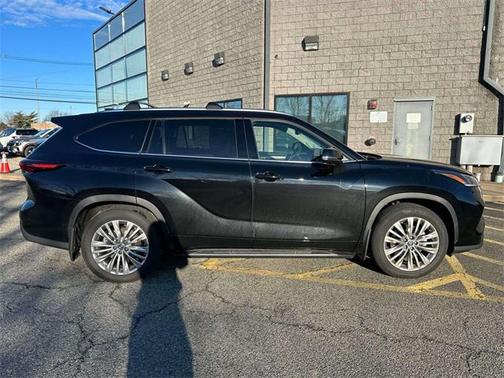 2026 Toyota Highlander Platinum