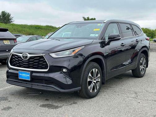 Midnight Black 2021 Toyota Highlander XLE