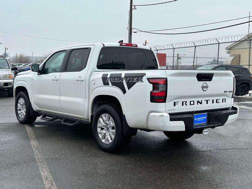 2023 Nissan Frontier SV