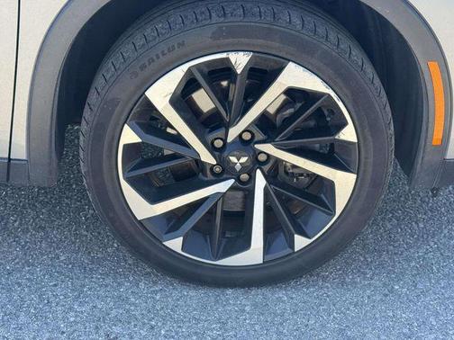 Mercury Gray Metallic 2022 Mitsubishi Outlander